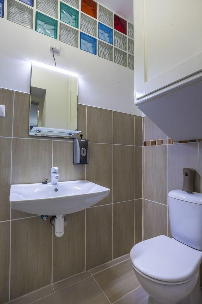 Luxury Air-Conditioned Rooms In Old Town ブラチスラヴァ エクステリア 写真