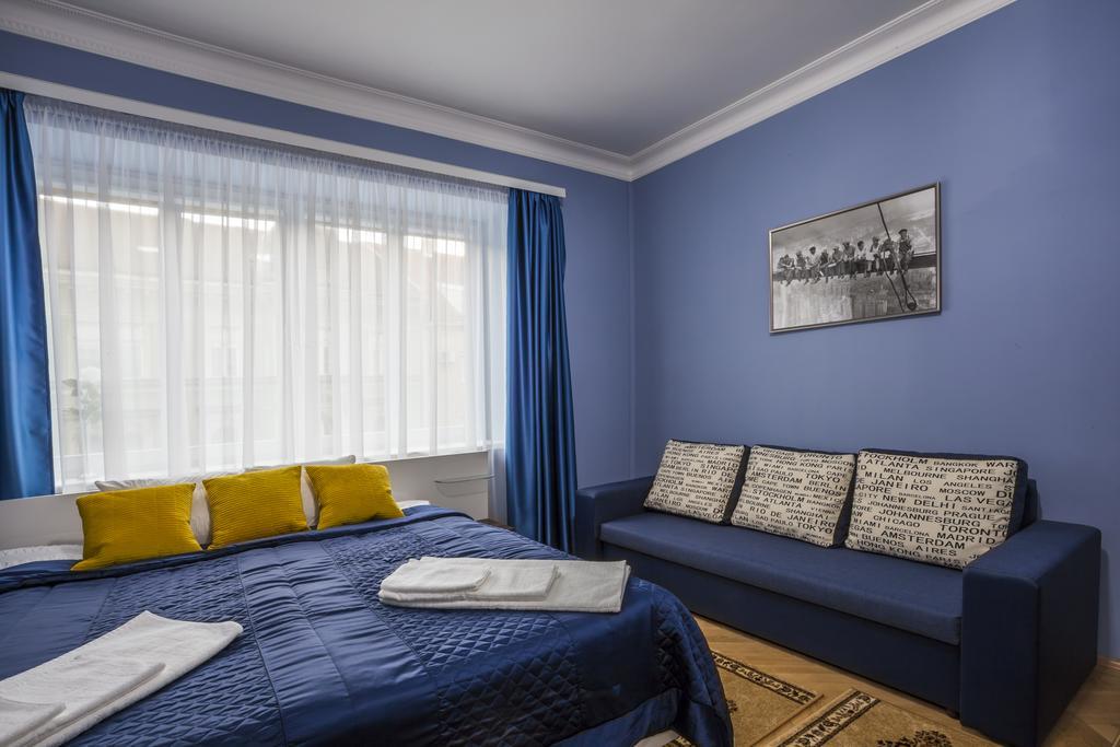 Luxury Air-Conditioned Rooms In Old Town ブラチスラヴァ エクステリア 写真