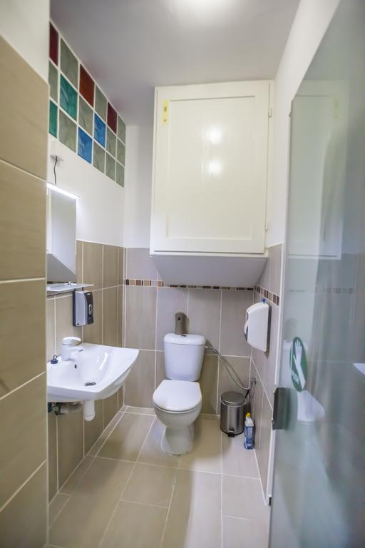 Luxury Air-Conditioned Rooms In Old Town ブラチスラヴァ エクステリア 写真