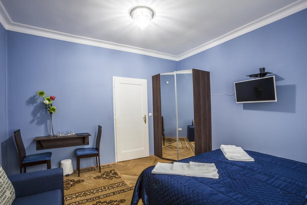 Luxury Air-Conditioned Rooms In Old Town ブラチスラヴァ エクステリア 写真