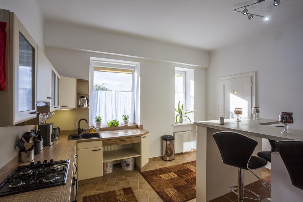Luxury Air-Conditioned Rooms In Old Town ブラチスラヴァ エクステリア 写真