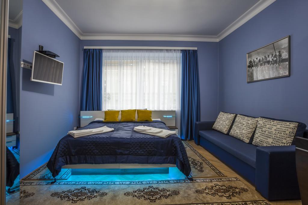 Luxury Air-Conditioned Rooms In Old Town ブラチスラヴァ エクステリア 写真