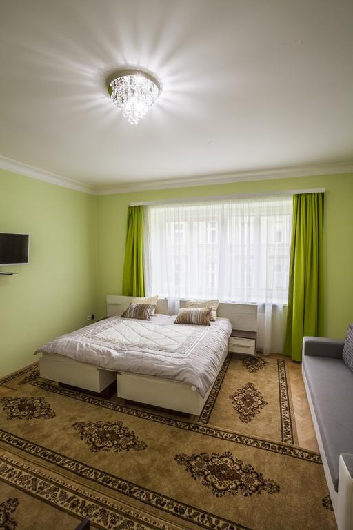 Luxury Air-Conditioned Rooms In Old Town ブラチスラヴァ エクステリア 写真